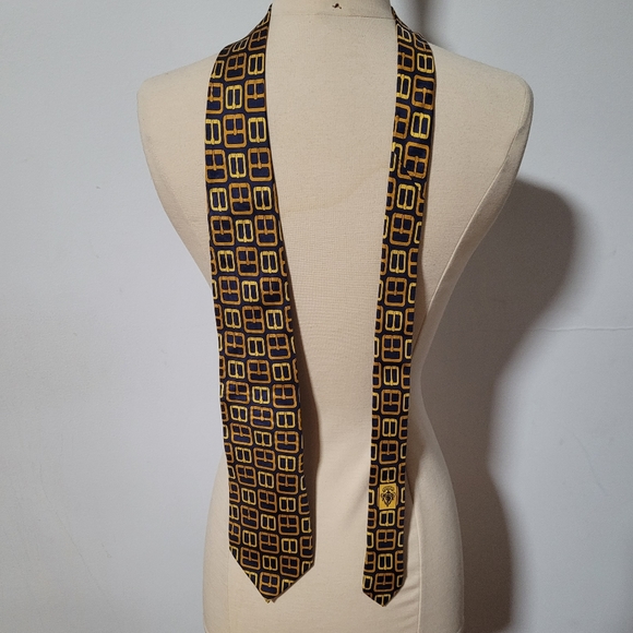 Handsome genuine GUCCI 100% silk tie - Picture 5 of 5